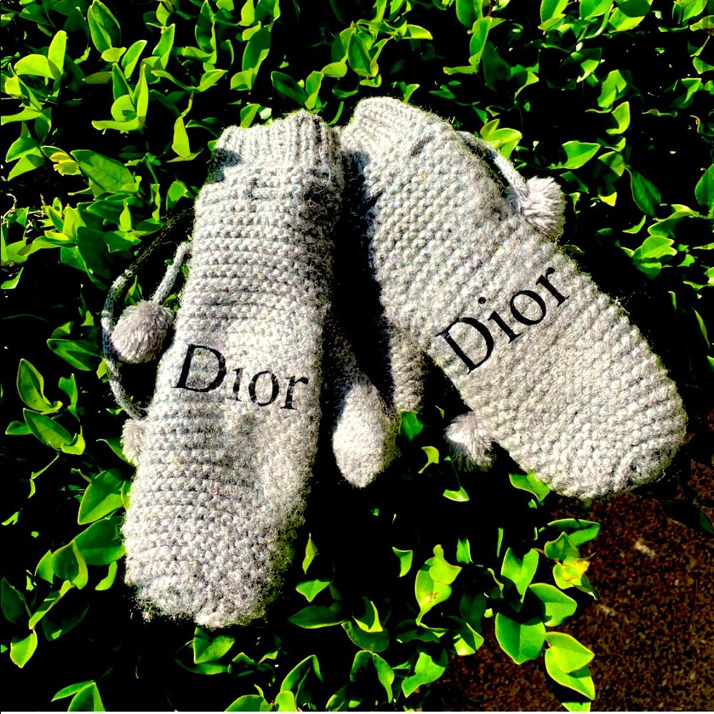 Gloves